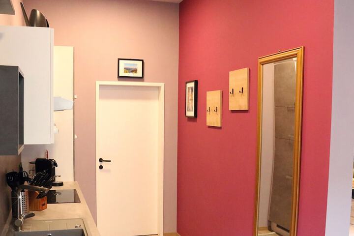 Room 8 of 83