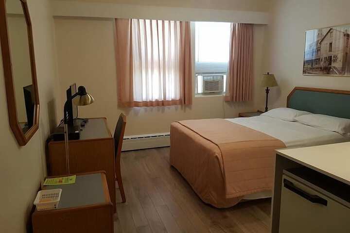 Room 21 of 38
