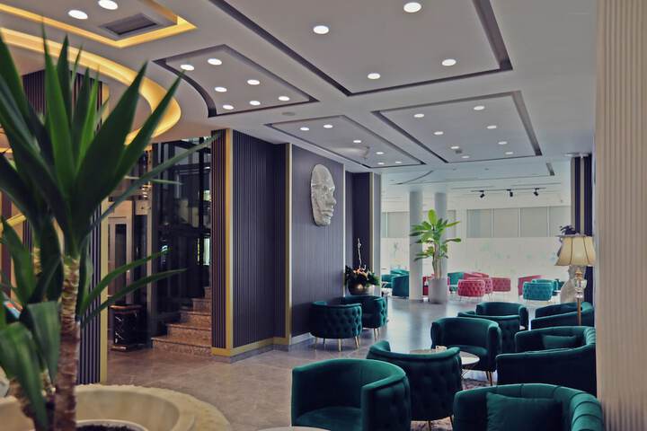 Lobby lounge