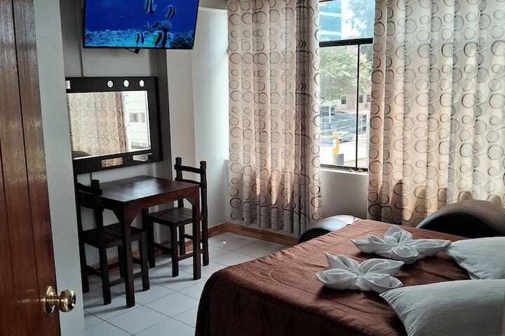 Room 6 of 9