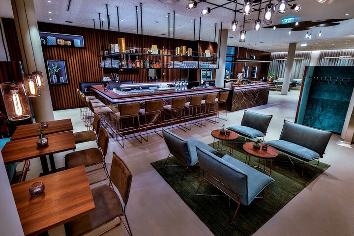 Lounge 88 of 107