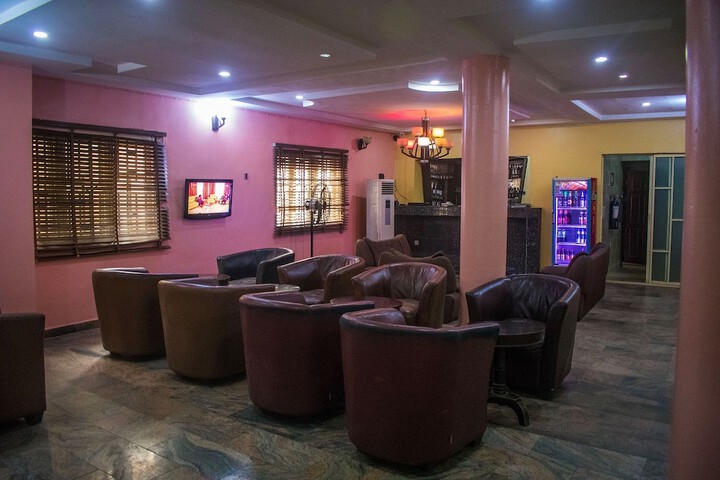 Lounge 60 of 68