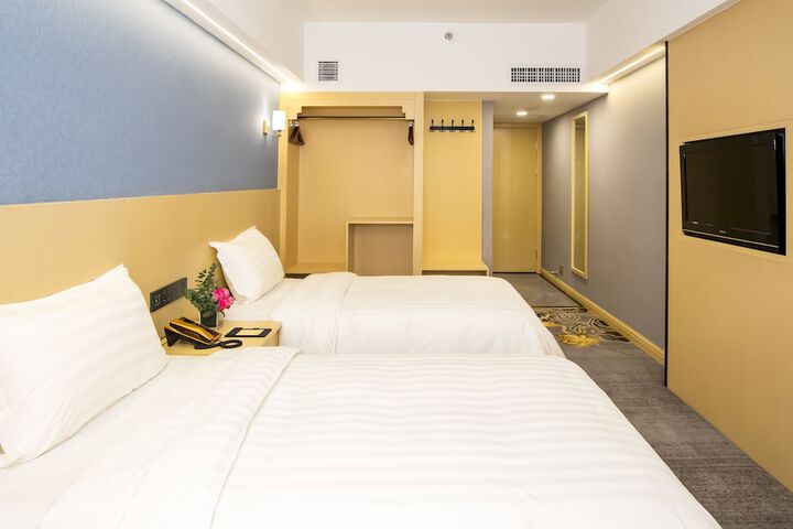 Room 26 of 66