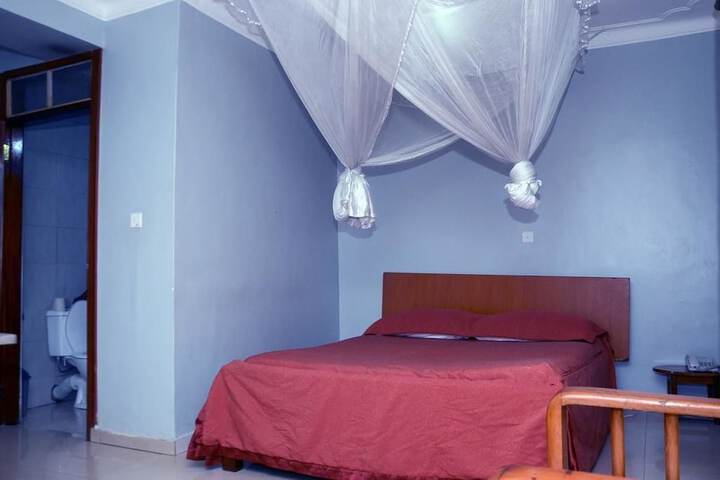 Room 7 of 13