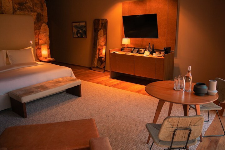 Room 5 of 74