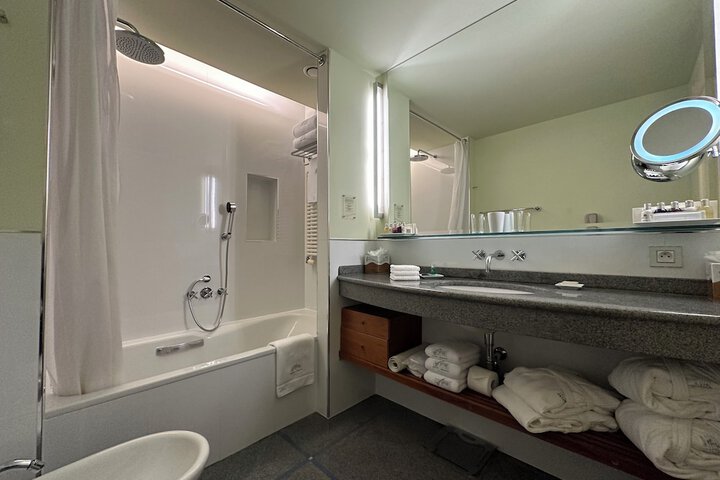 Room 42 of 95