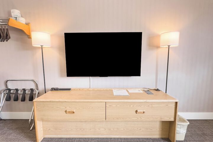 Room 7 of 18