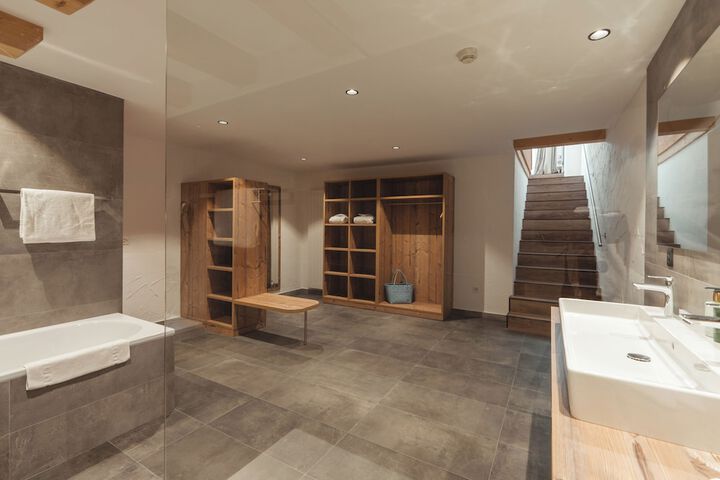 Room 15 of 36