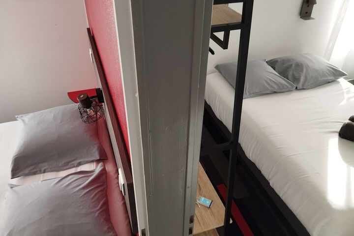 Room 44 of 80