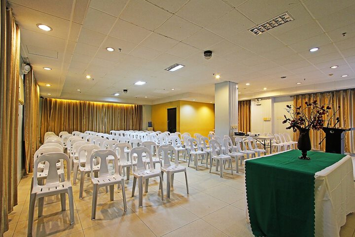 Ballroom/Hall 45 of 58
