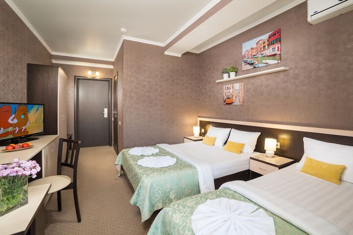 Room 14 of 27