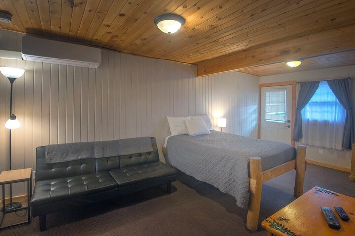 Room 5 of 32