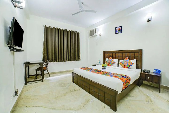 Room 4 of 10