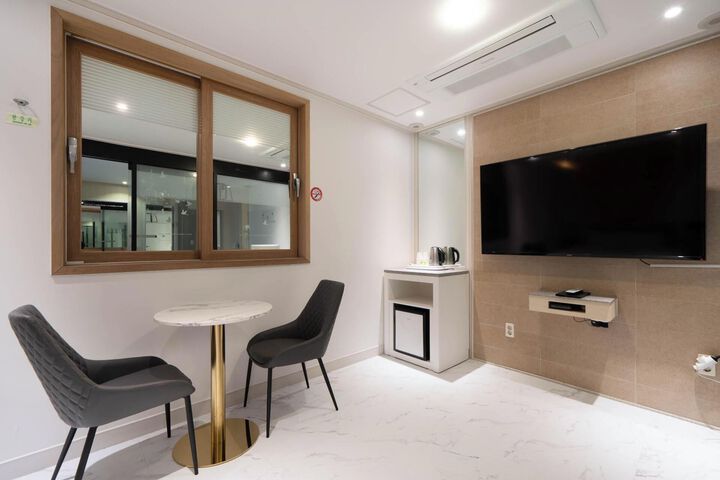 Room 30 of 74