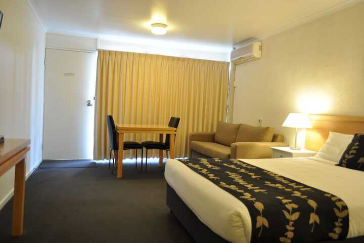 Room 6 of 42