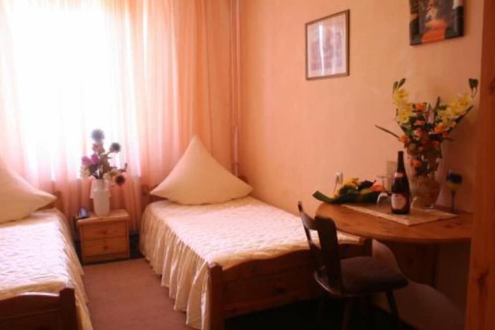 Room 7 of 10