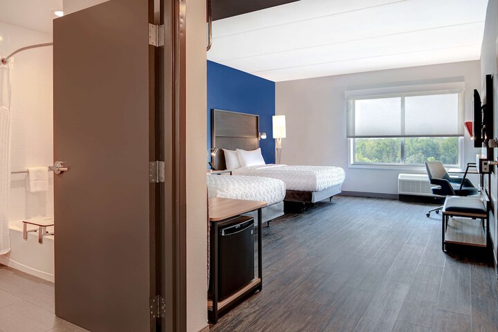 2 Queen Beds (22 of 23)