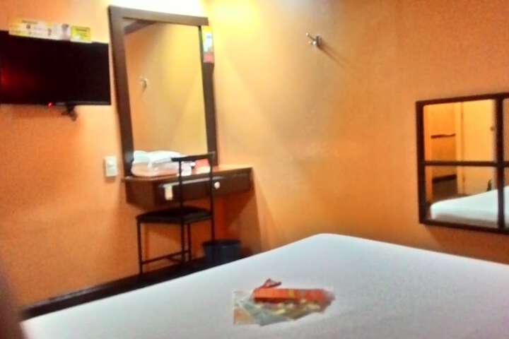 Room 10 of 20