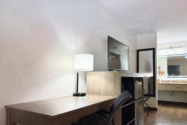 Room 7 of 25