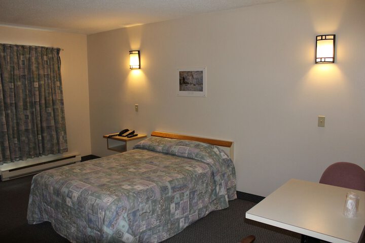 Room 7 of 28