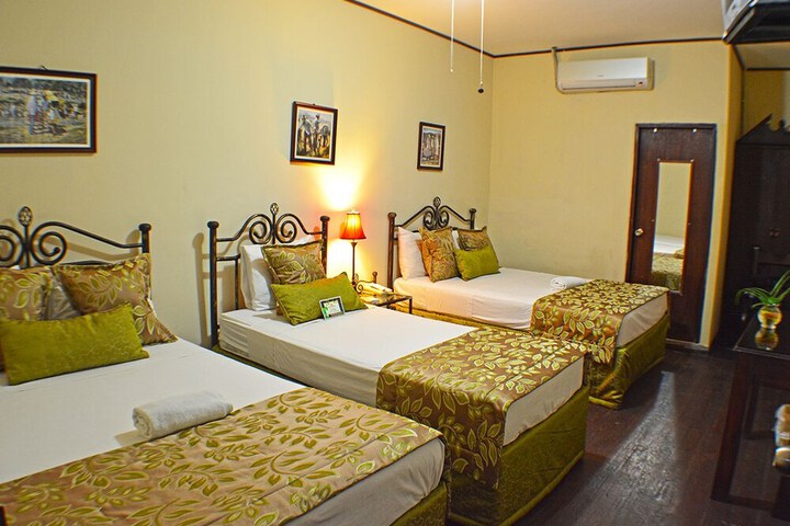 Room 4 of 36