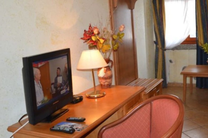 Room 3 of 17