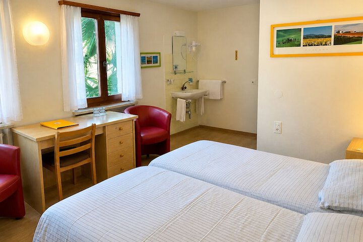 Room 6 of 31