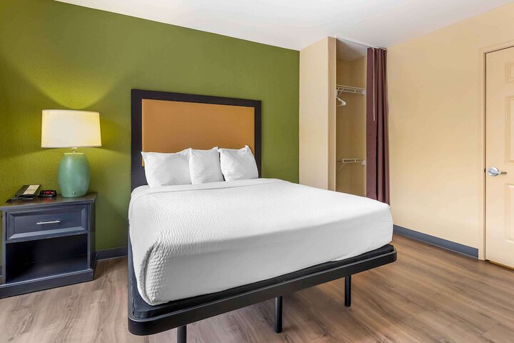 Deluxe Studio 2 Double Beds with Sofa (3 of 10)