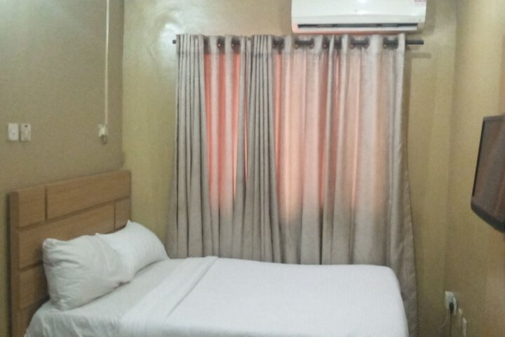 Room 10 of 17