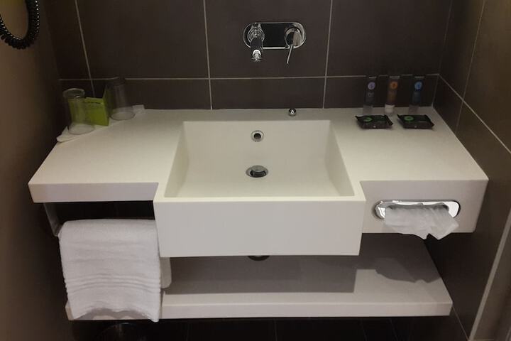Room 14 of 32