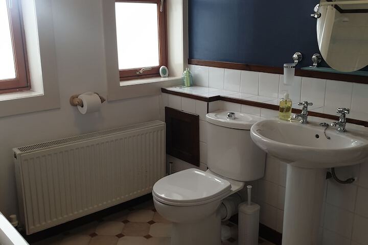 Room 3 of 38