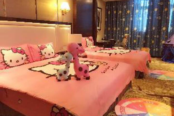 Suite 2 of 3