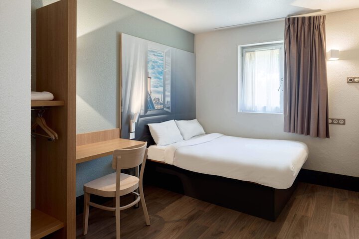 Room 6 of 24