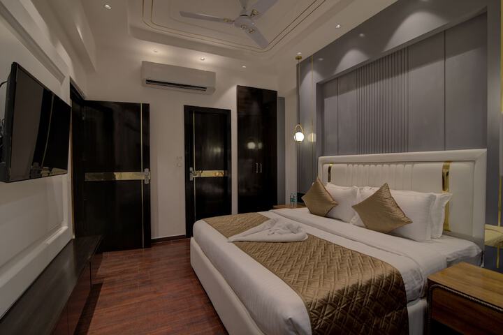 Room 20 of 93