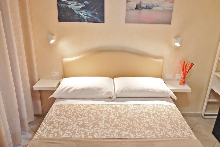Room 18 of 37