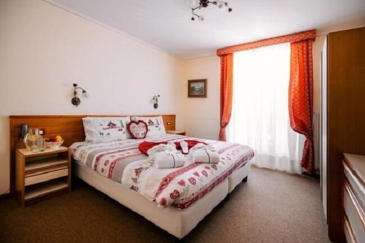 Room 7 of 19