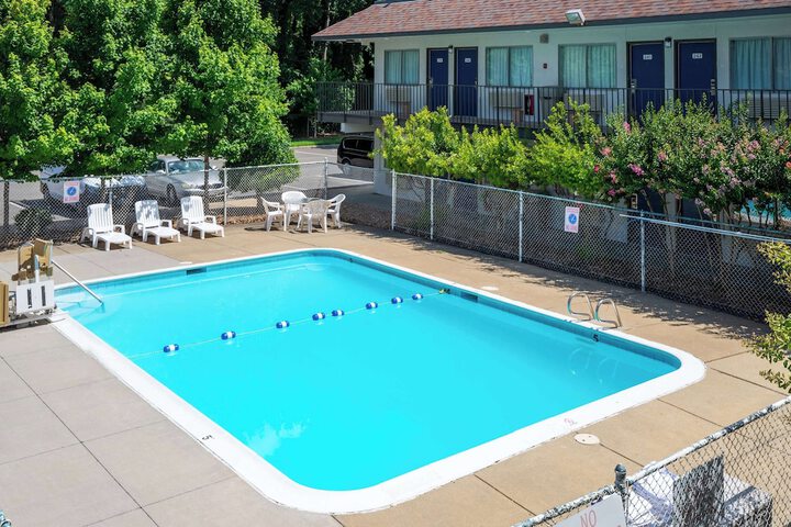 Pool Hotel