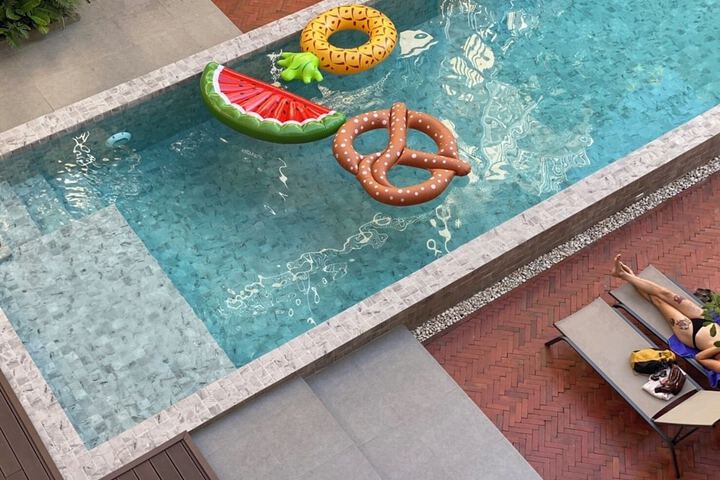 Hotel Pool