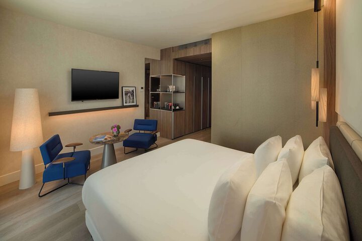 Room 17 of 52