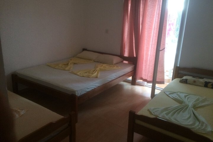 Room 3 of 27