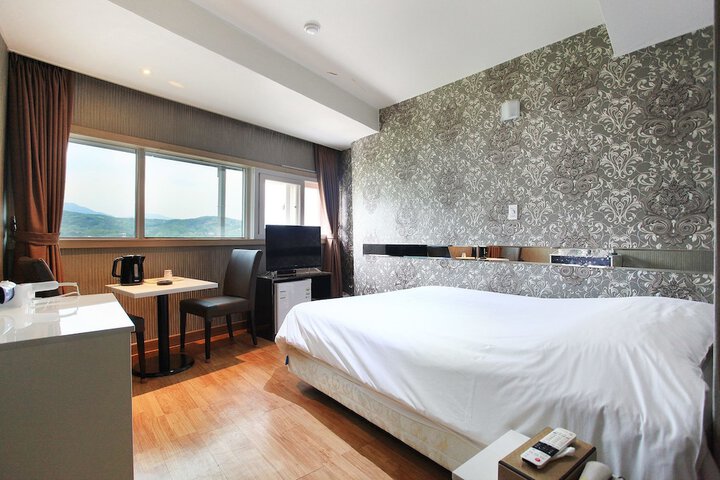 Room 10 of 62