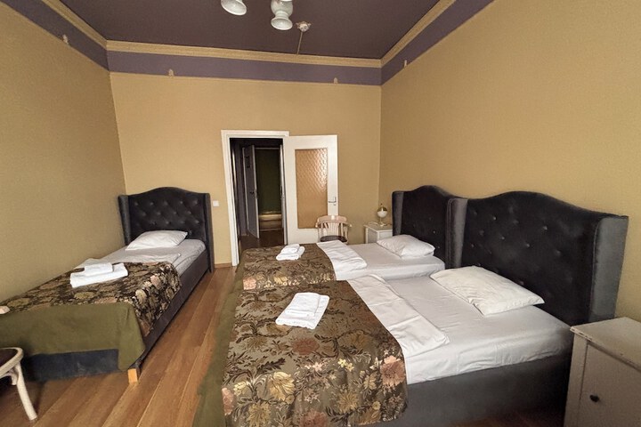 Room 182 of 272