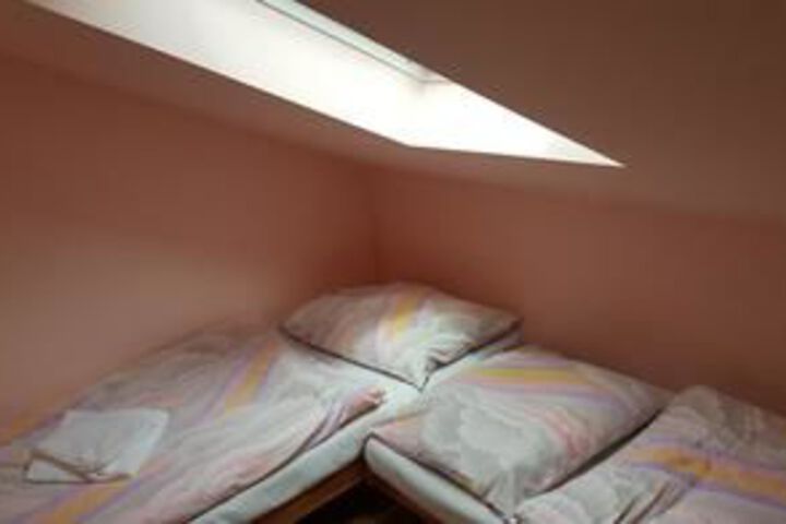 Room 8 of 34