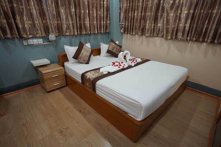 Room 27 of 43