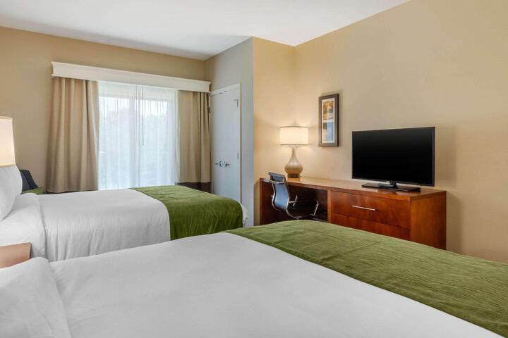 2 Queen Beds (15 of 19)