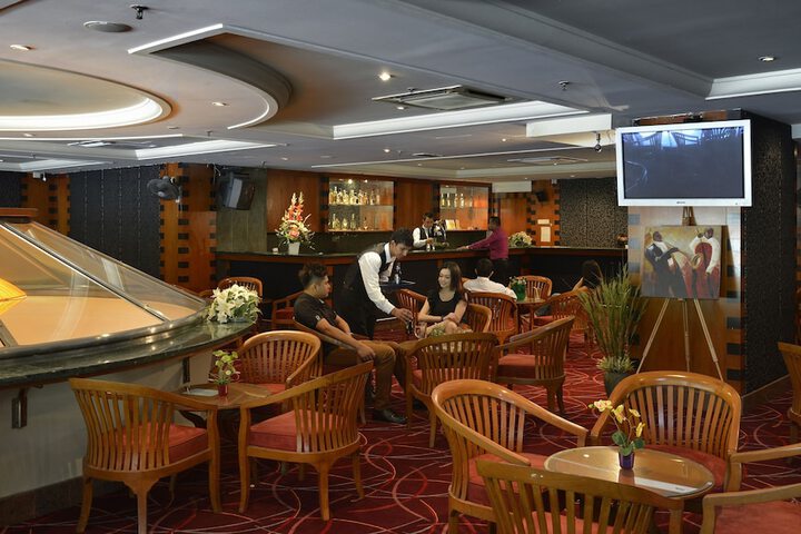 Lounge 64 of 74