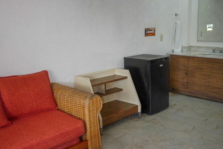 Room 7 of 33