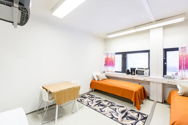 Room 8 of 33
