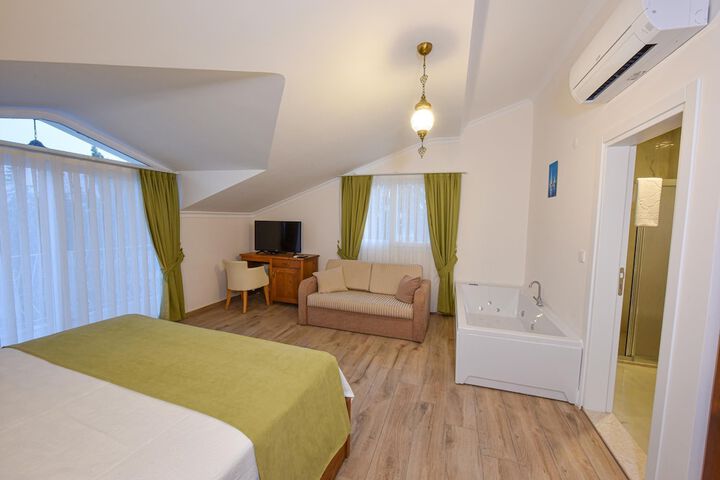 Room 3 of 73