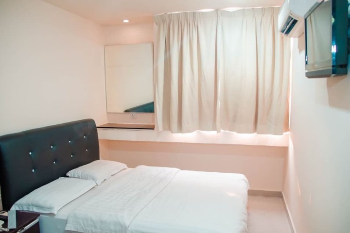 Room 14 of 30